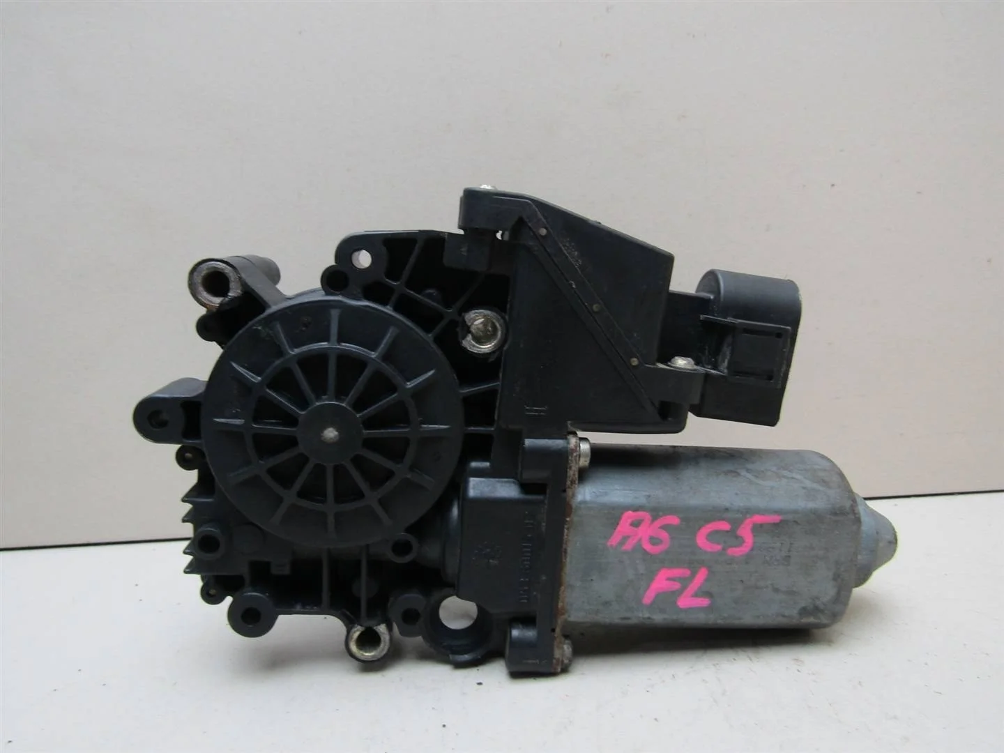 Моторчик стеклоподъемника Audi A6 (C5) 1997-2004  [4B0959801E]  в Вологде