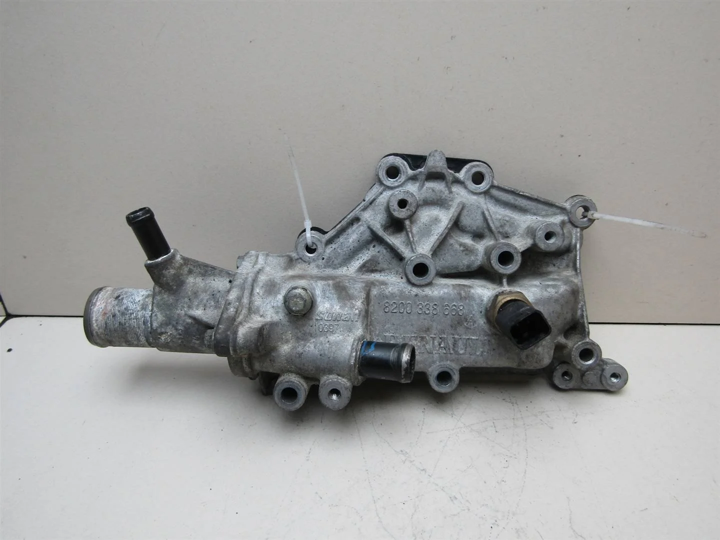 Корпус термостата Renault Duster 2012-2021  [8200338668]  1.6 2.0 в Вологде