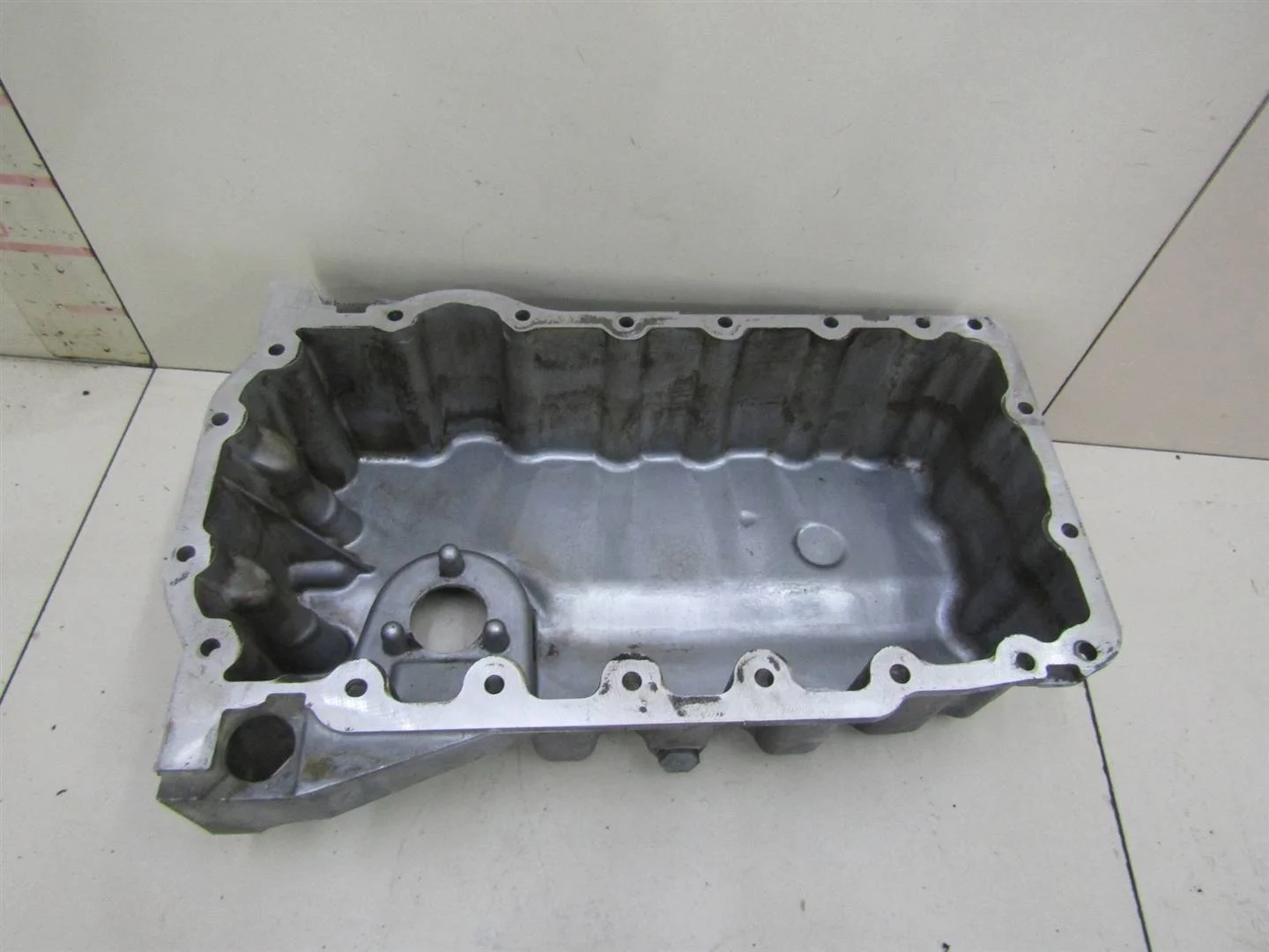 Поддон масляный двигателя VW Passat (B6) 2005-2010  [06F103601]  2.0  в Вологде