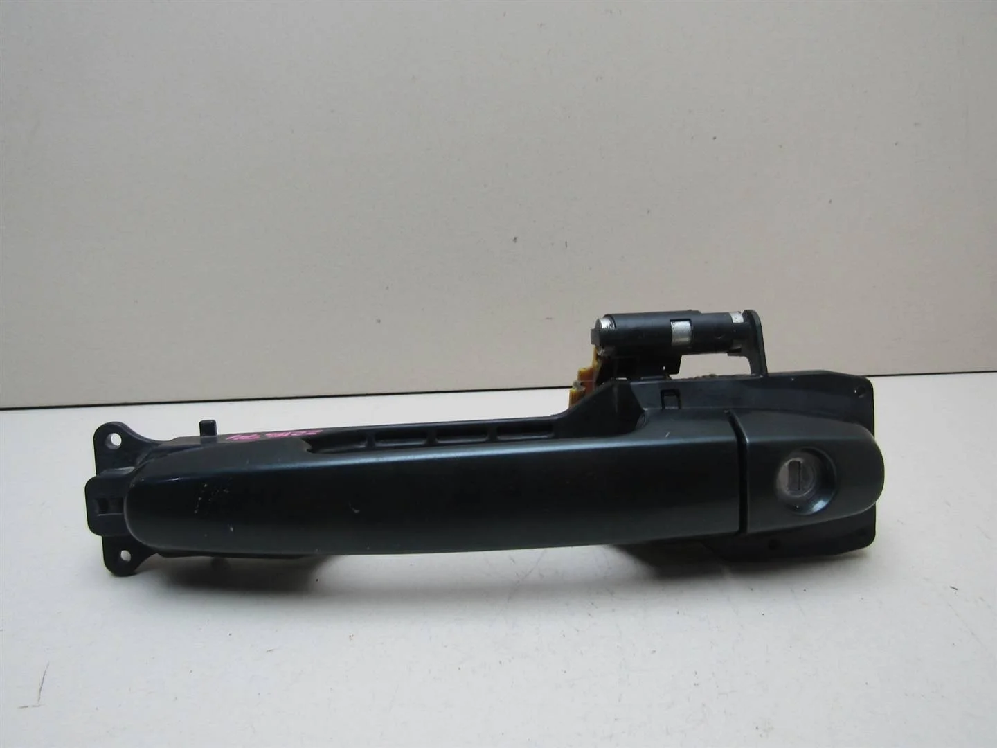Ручка двери передней наружная левая Toyota Auris (E15) 2006-2012  [692020D010]  1.6 1ZRFE  в Вологде