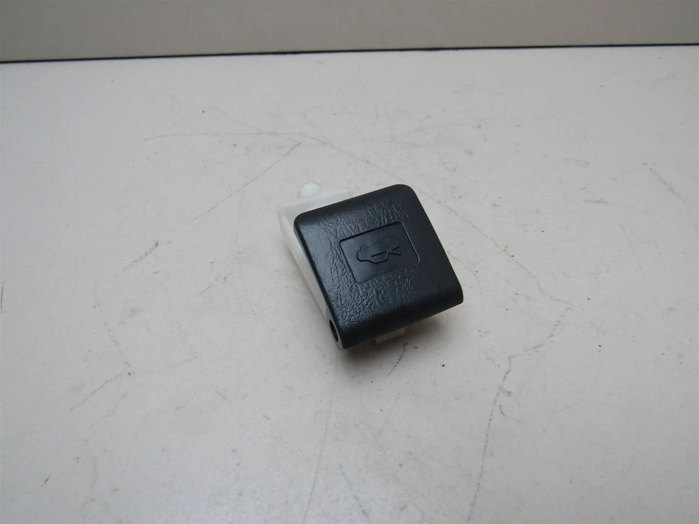 Ручка открывания капота Toyota Auris (E15) 2006-2012  [5360152010B3]  1.6 1ZRFE  в Вологде