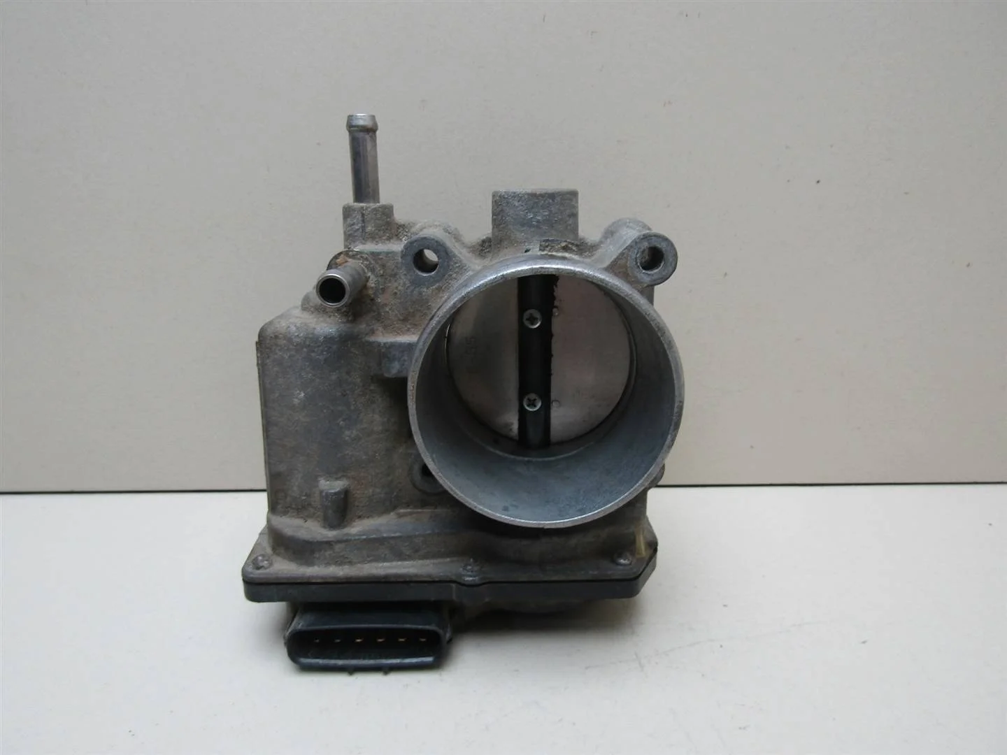 Заслонка дроссельная Toyota Auris (E15) 2006-2012  [2203037010]  1.6 1ZRFE  в Вологде