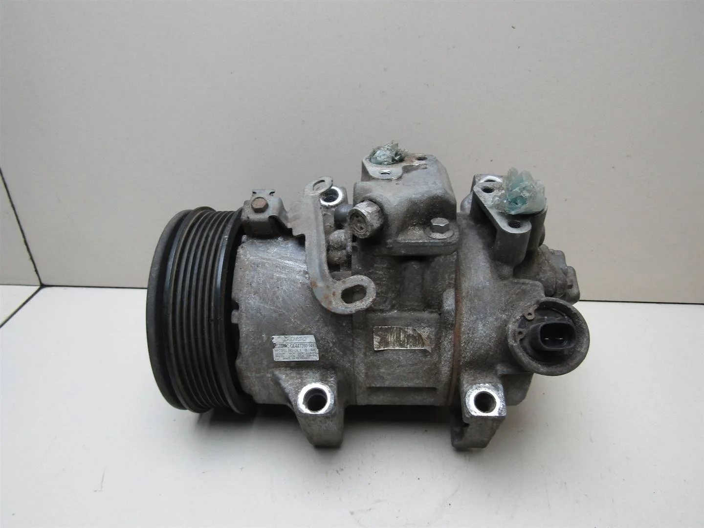 Компрессор системы кондиционирования Toyota Auris (E15) 2006-2012  [8831002370]  1.6 1ZRFE  в Вологде