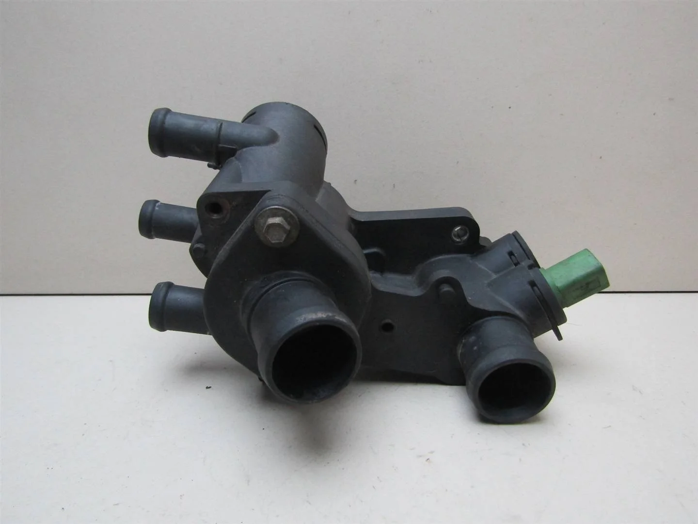 Корпус термостата VW Golf IV \Bora 1997-2005  [032121111AE]  1.4 1.6 в Вологде