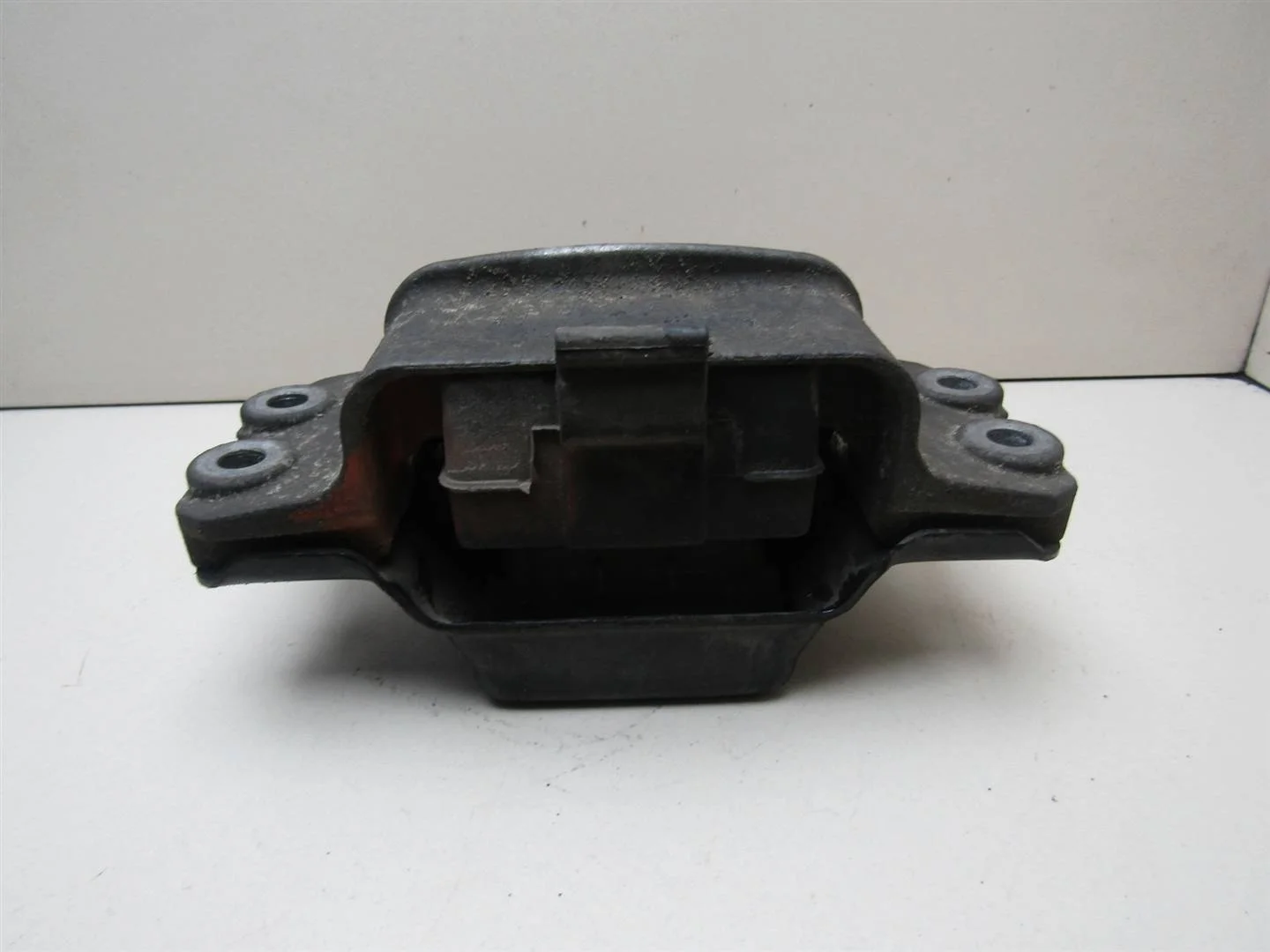 Опора КПП левая VW Golf V 2003-2009  [1K0199555N]  в Вологде