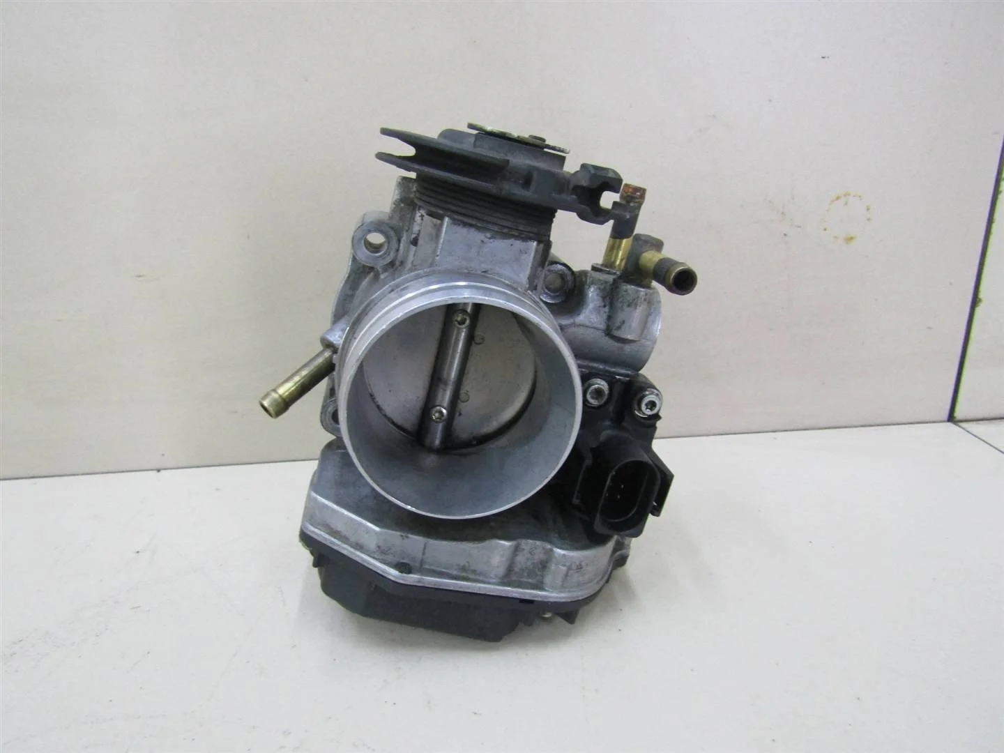 Заслонка дроссельная VW Golf IV \Bora 1997-2005  [06A133064J]  1.6 AEH,AKL в Вологде