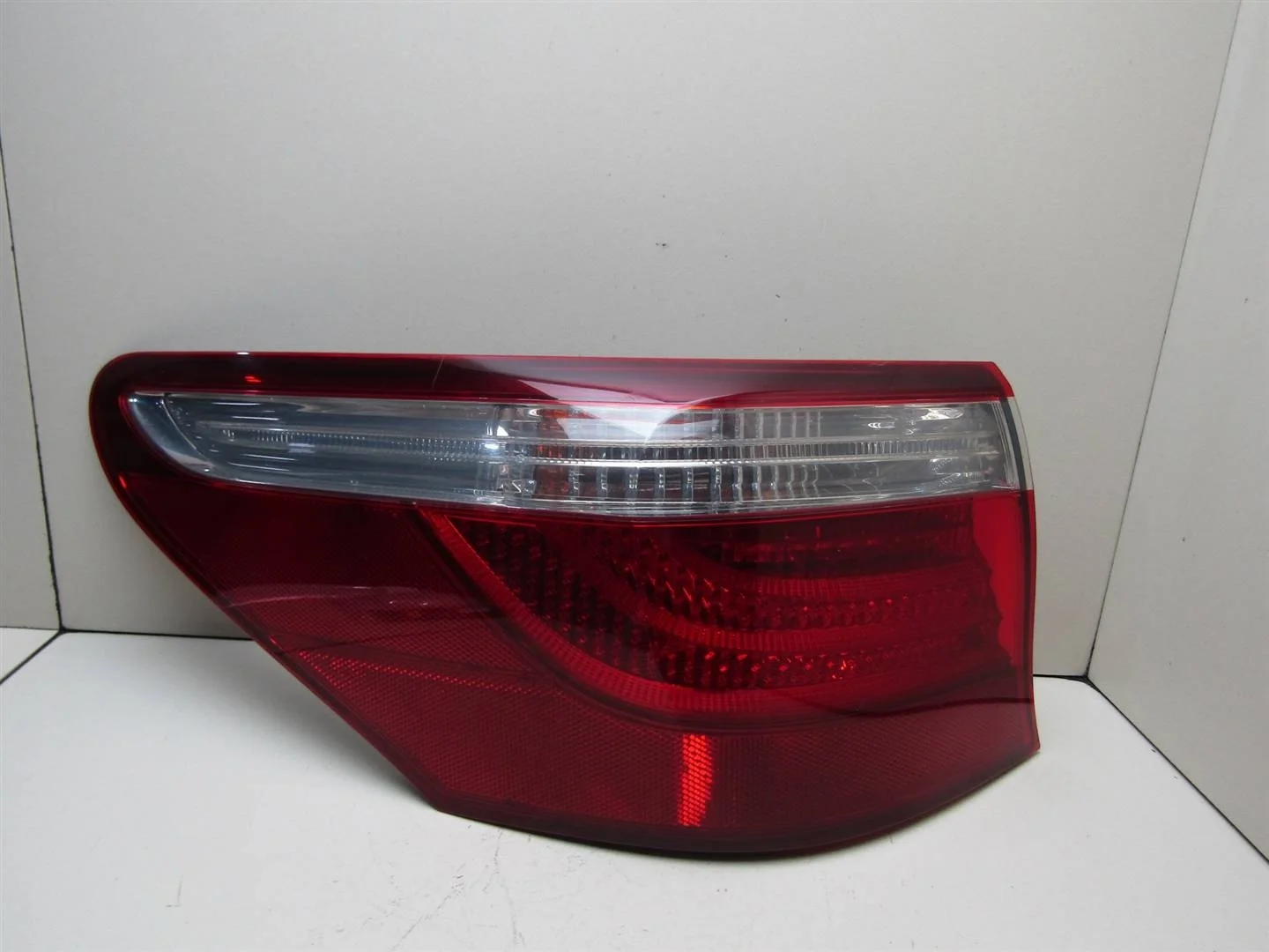 Фонарь задний наружный левый Lexus LS (USF4) 2006-нв  [8156150170]  4.6 32v 1UR-FSE в Вологде