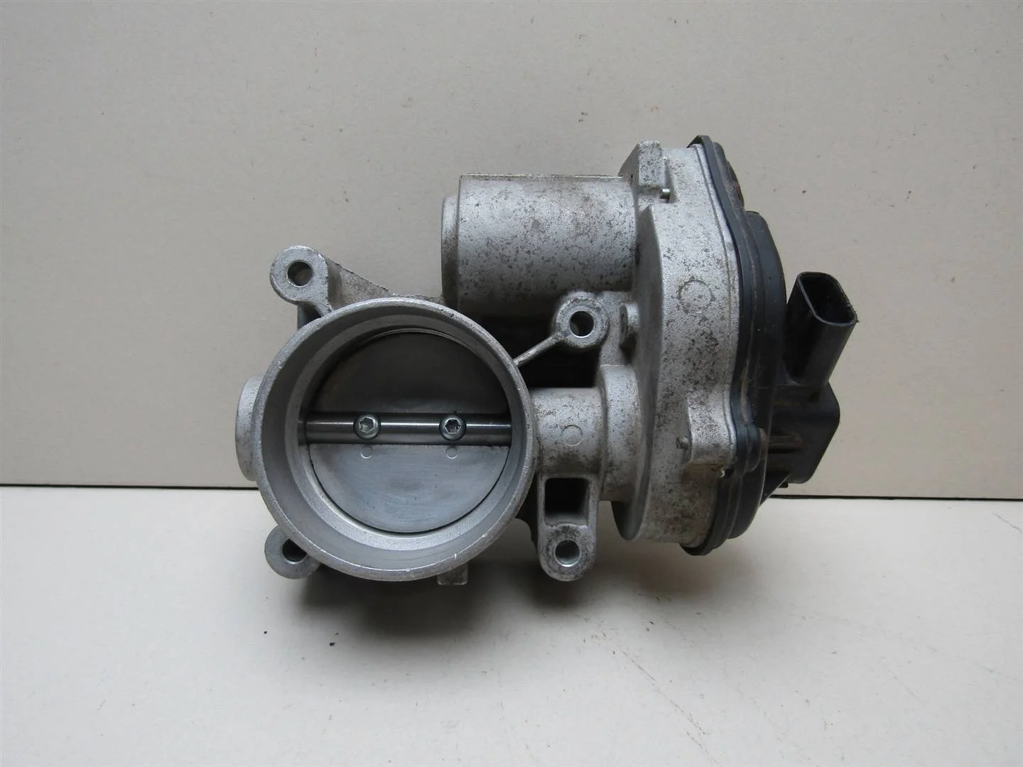 Заслонка дроссельная Ford Focus II 2005-2008  [1537636]  1.8-2.0 в Вологде