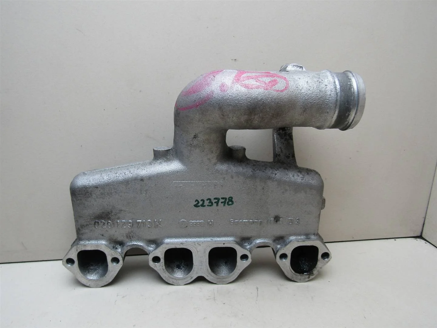 Коллектор впускной VW Passat (B5) 1996-2000  [028129713K]  1.9 TDI в Вологде