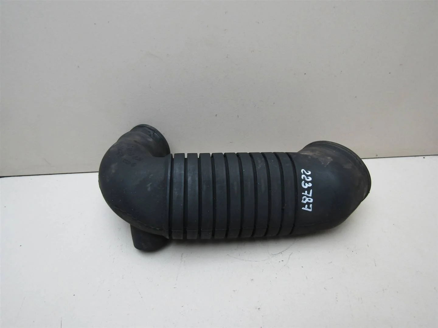 Гофра воздуховода VW Passat (B5) 1996-2000  [8D0129615C]  1.9 AFN в Вологде