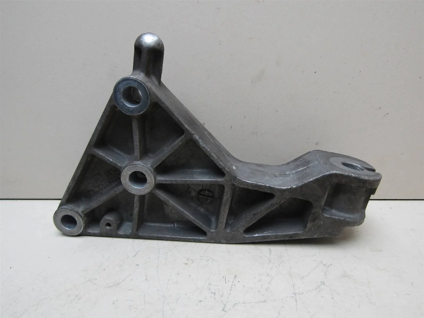 Кронштейн опоры двигателя Opel Astra H \ Family 2004-2015  [13174501]  1.4 1.6 1.8 в Вологде