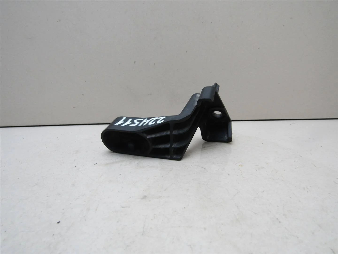 Кронштейн фар левый Nissan Primera P12E 2002-2007  [26092AU300]  1.6 QG16DE в Вологде
