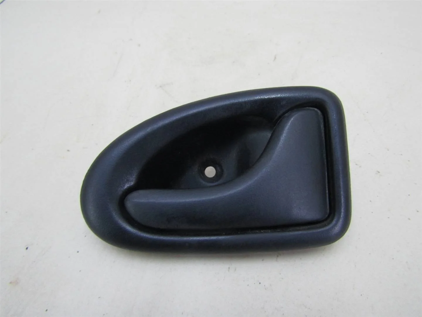 Ручка двери внутренняя правая Renault Logan 2005-2014  [7700830079]  1.4 8v K7J 710 в Вологде