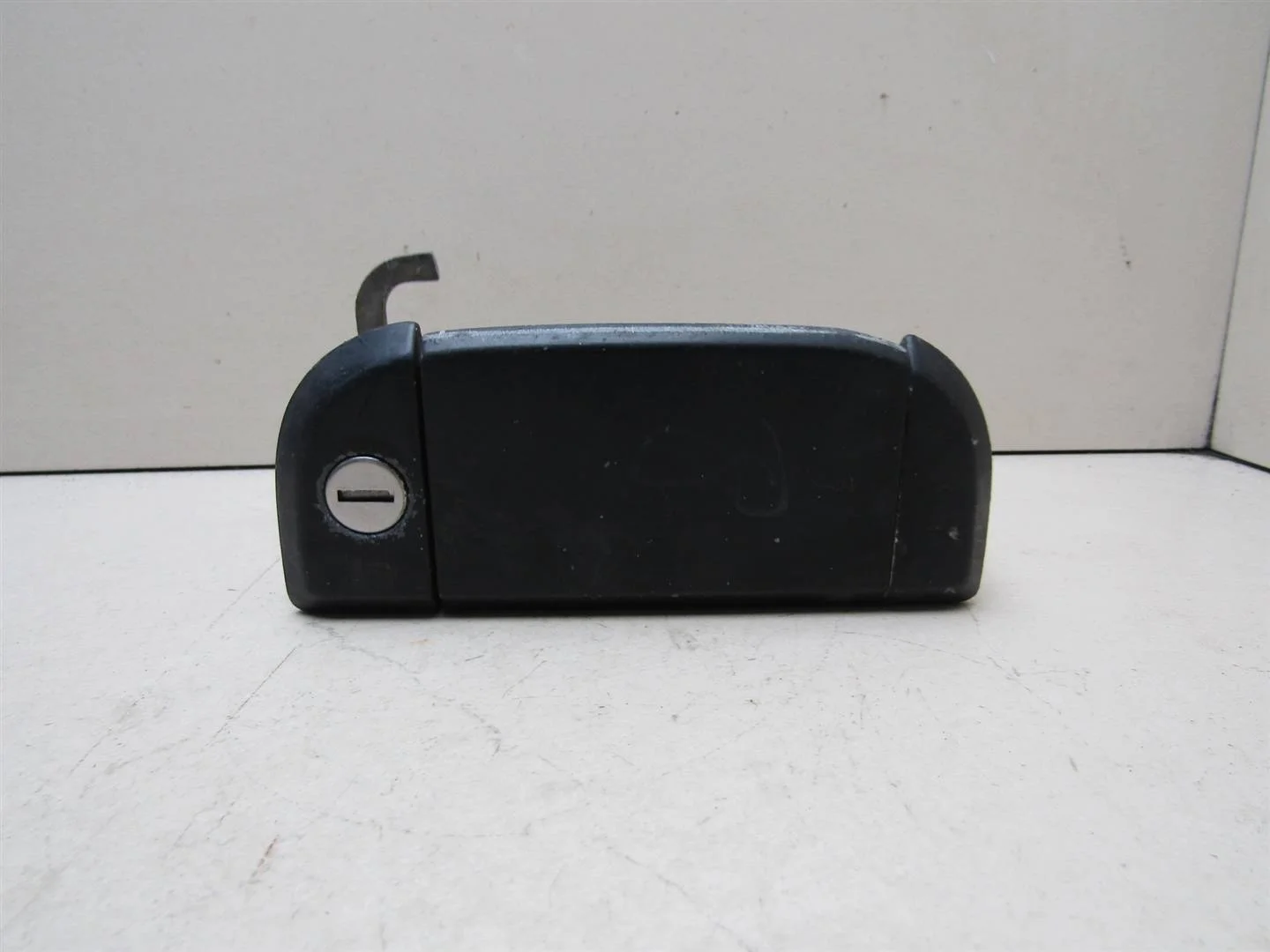 Ручка двери передней наружная правая VW Transporter T4 1996-2003  [701837206]  в Вологде