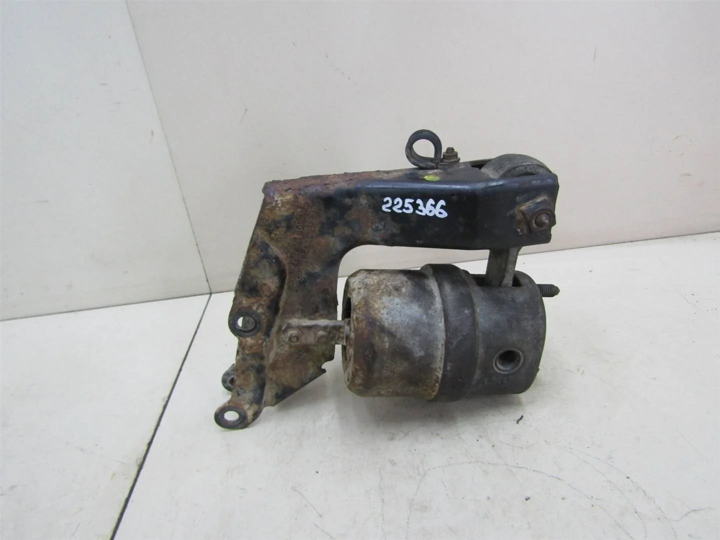 Опора КПП VW Transporter T4 1996-2003  [7D0399107AL]  2.5 ACV в Вологде