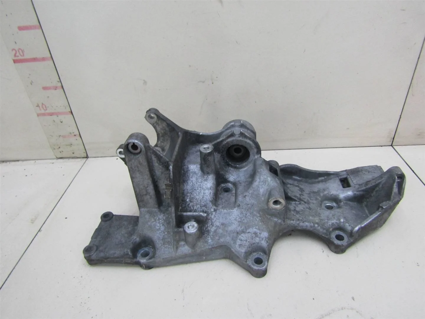 Кронштейн генератора VW Passat (B5+) 2000-2005  [06B903141H]  в Вологде
