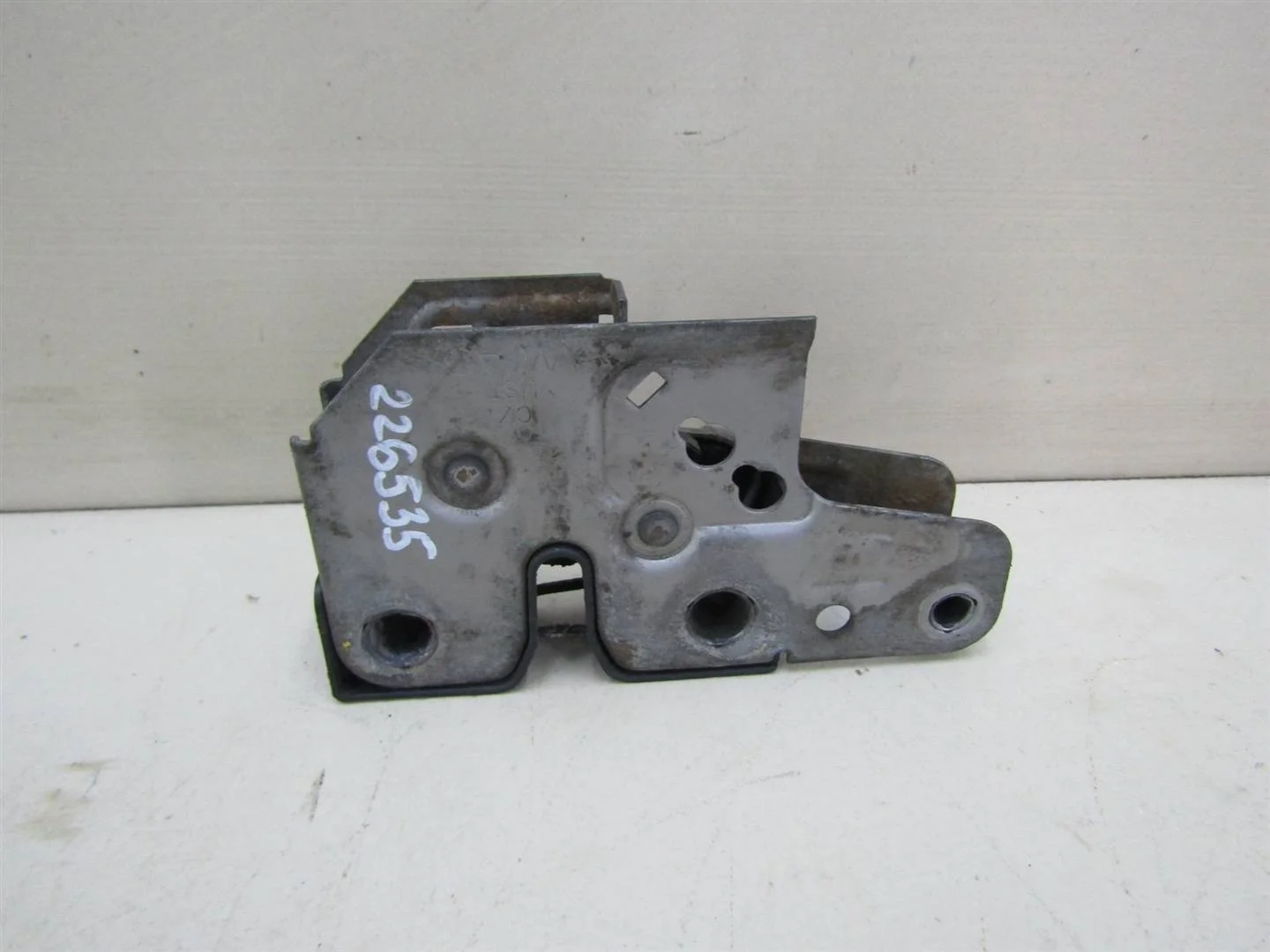 Замок капота VW Transporter T5 2003-2015  [7H0823509A]  в Вологде