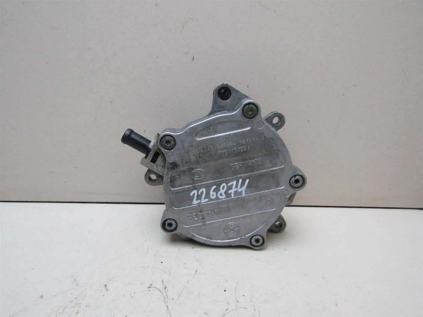 Насос вакуумный Audi A4 (B6) 2000-2004  [ 06D145100E]  2.0 FSI  в Вологде