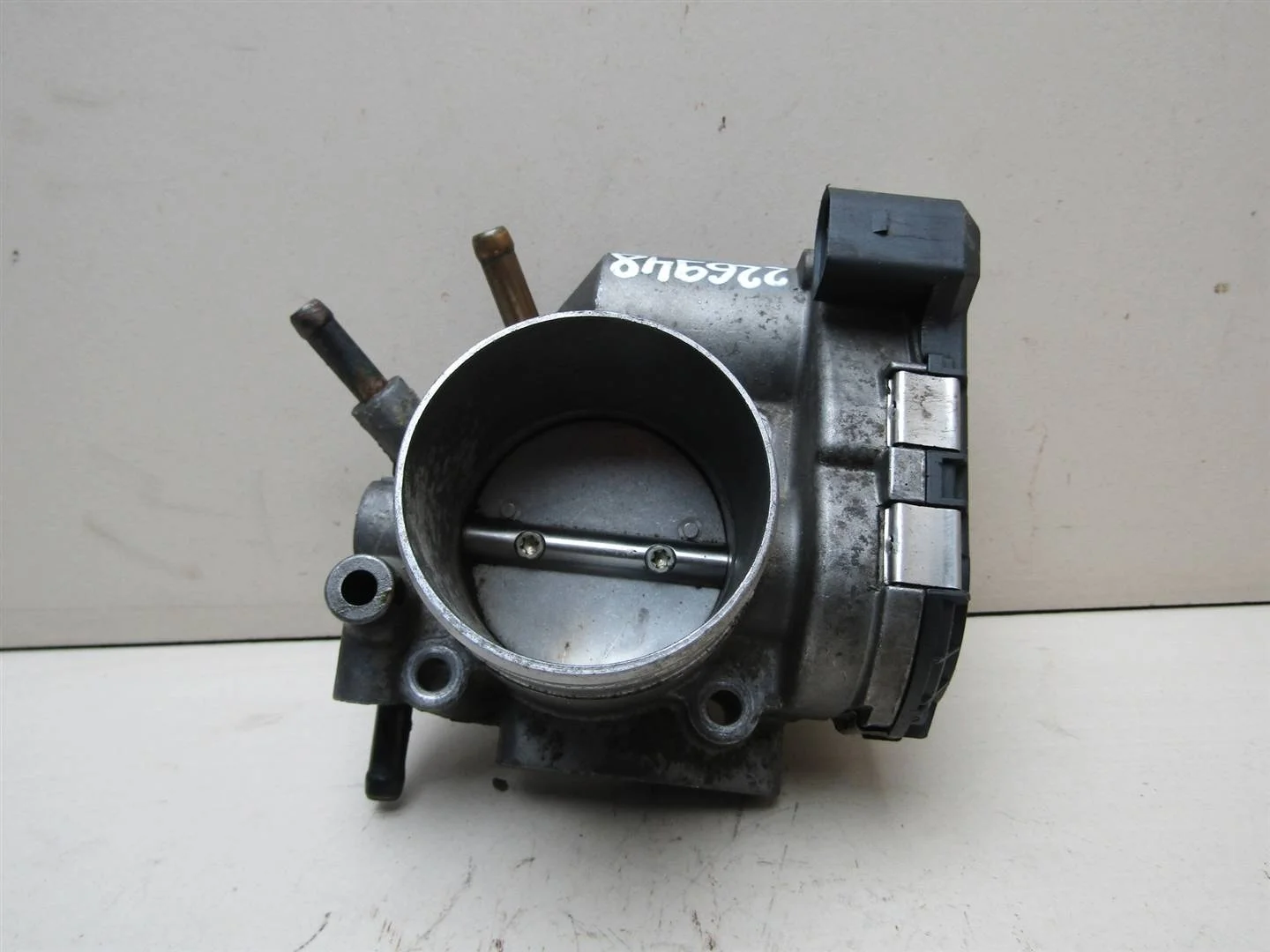 Заслонка дроссельная Audi A4 (B6) 2000-2004  [06D133062]  2.0 FSI AWA в Вологде