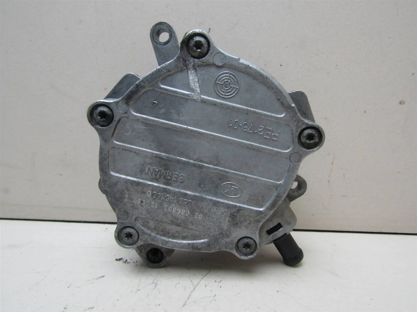 Насос вакуумный Audi A4 (B6) 2000-2004  [06D145100D]  2.0 FSI  в Вологде