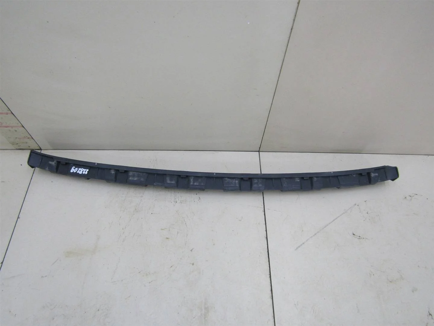 Направляющая заднего бампера центральная VW Polo (Sed RUS) 2011-2020  [6RU807863]  1.6 CFNA в Вологде