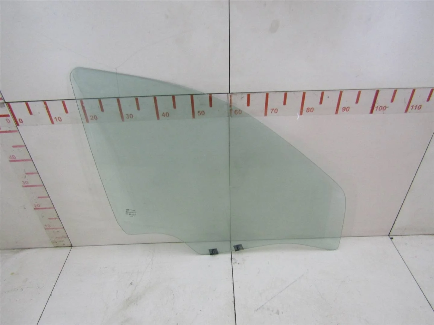 Стекло двери передней правой Renault Logan 2005-2014  [8200240554]  1.4 K7J710 в Вологде
