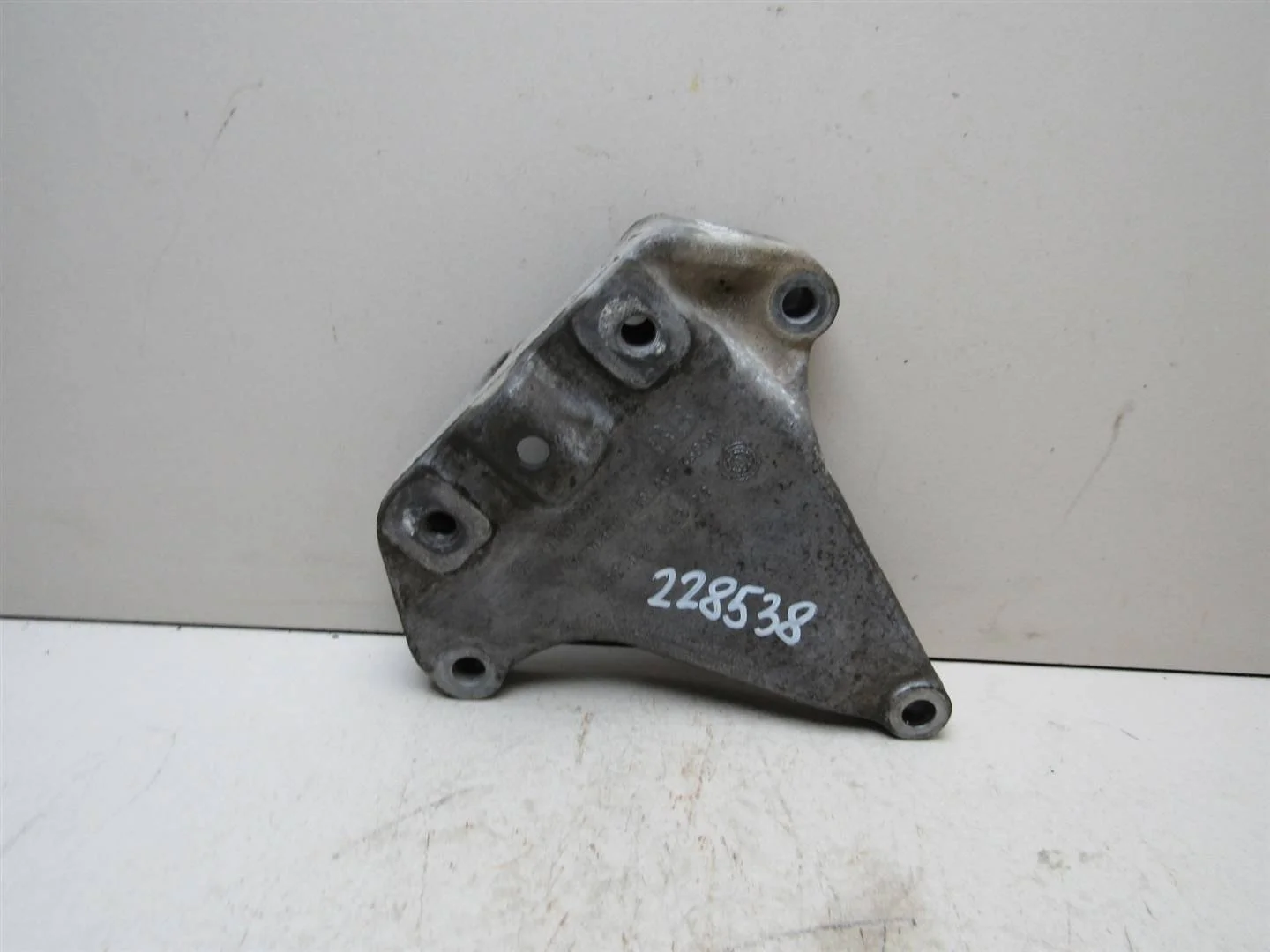 Кронштейн КПП левый VW Golf Plus 2005-2014  [1K0199117BB]  1.2 CBZ в Вологде