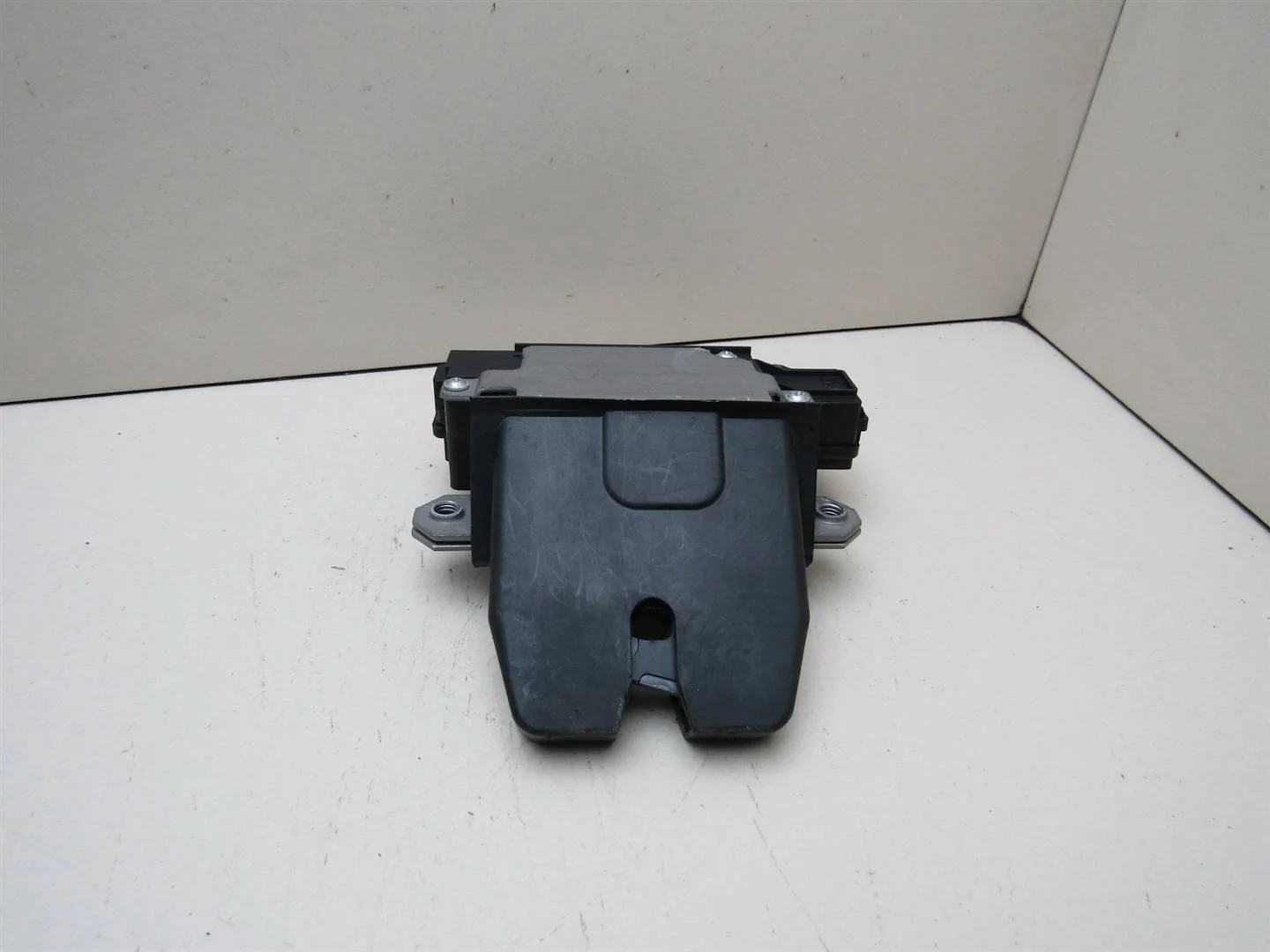 Замок багажника Ford Focus II 2005-2008  [1859161]  в Вологде