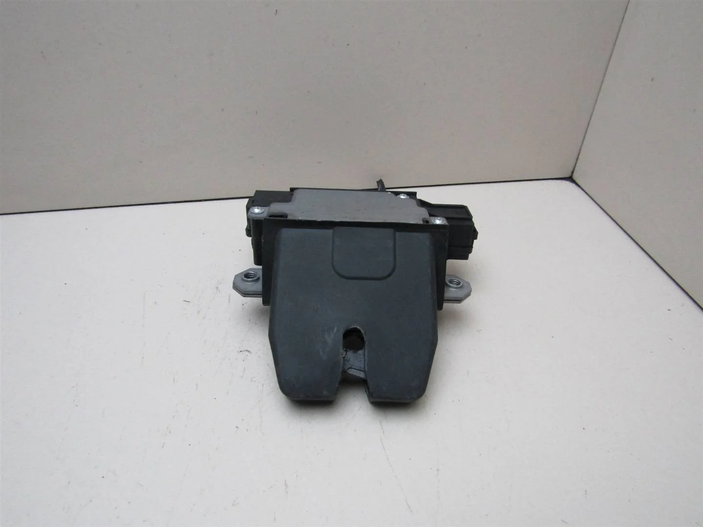 Замок багажника Ford Focus II 2005-2008  [1859161]  в Вологде