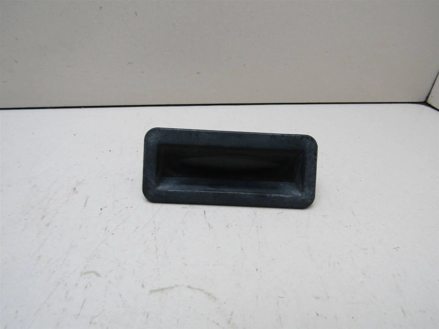 Кнопка открывания багажника Ford Focus II 2008-2011  [1748915]  в Вологде