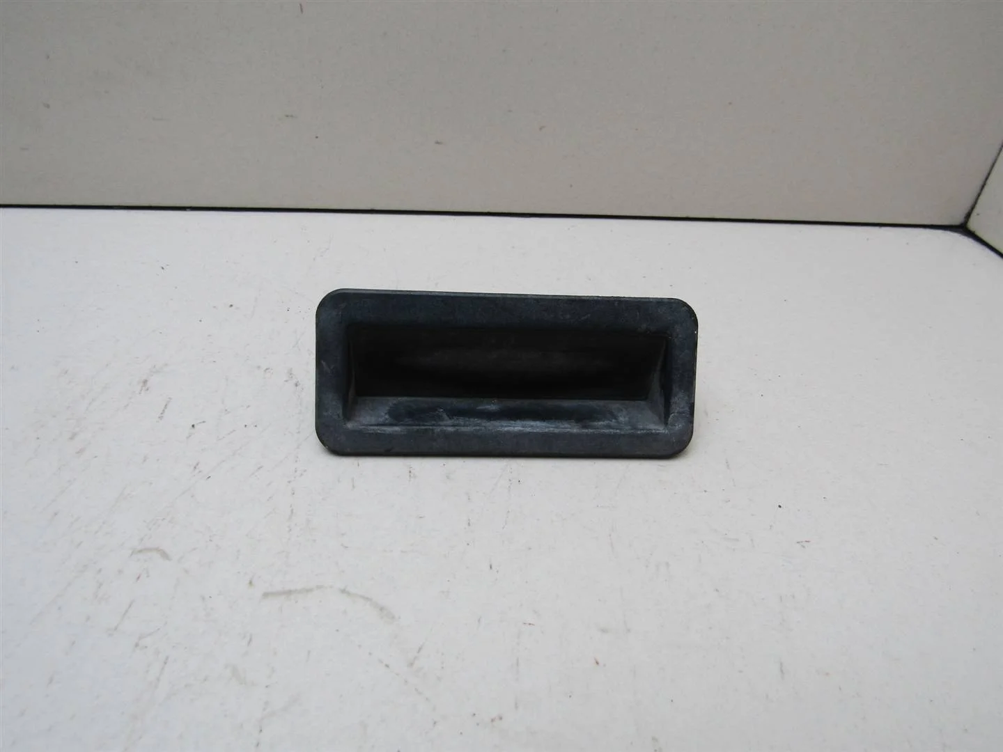 Кнопка открывания багажника Ford C-MAX 2003-2011  [1748915]  в Вологде