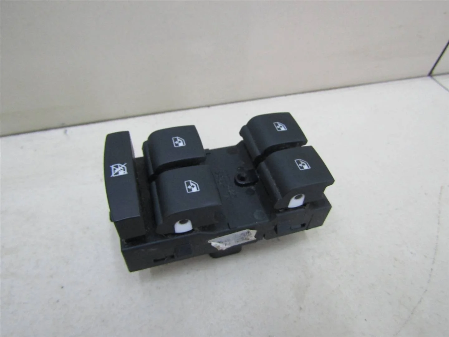 Блок управления стеклоподъемниками Chevrolet Aveo (T300) 2011-нв  [95188246]  1.6 F16D4 в Вологде