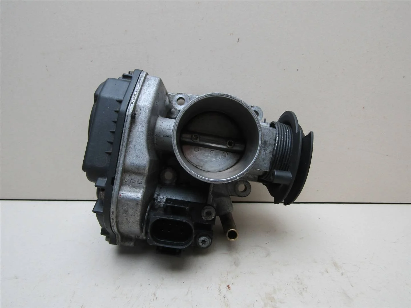 Заслонка дроссельная VW Golf IV \Bora 1997-2005  [030133064F]  AHW,AKQ,AEE в Вологде