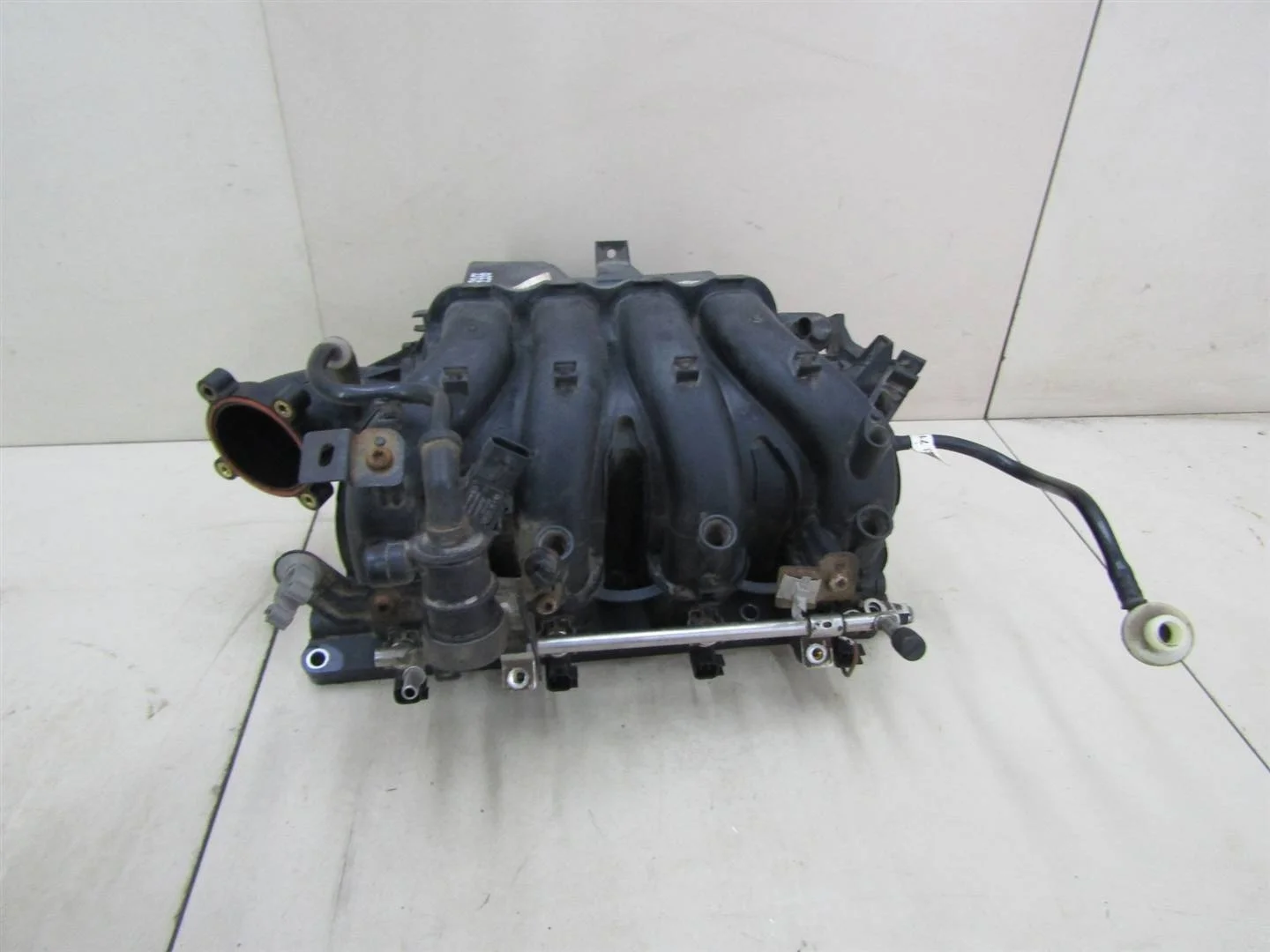 Коллектор впускной Chevrolet Aveo (T300) 2011-нв  [55573811]  1.6 F16D4 в Вологде