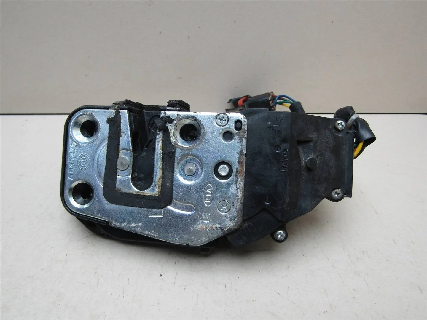 Замок двери передней правой Kia Sorento 2002-2009  [813203E000]  2.5 CRDI D4CB в Вологде