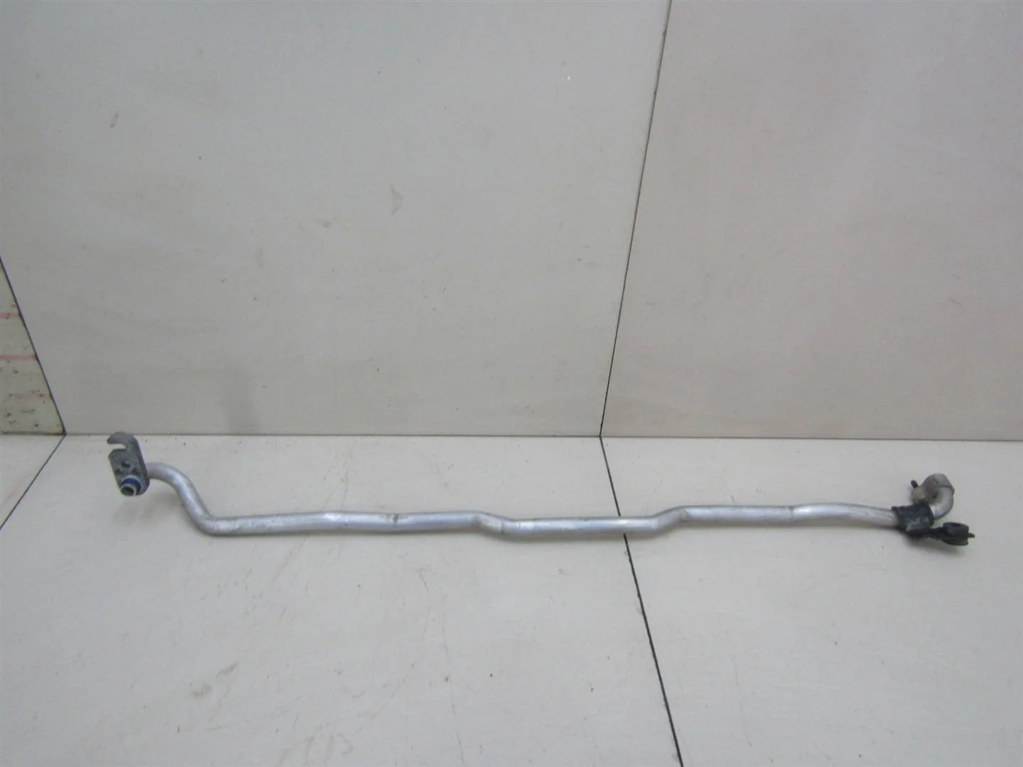 Трубка кондиционера Kia Sorento 2002-2009  [977643E010]  2.5 CRDI D4CB в Вологде