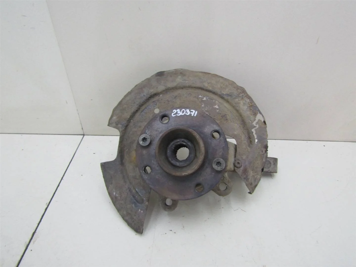 Кулак поворотный передний правый Renault Logan 2005-2014  [6001548866]  1.4 K7J710 в Вологде