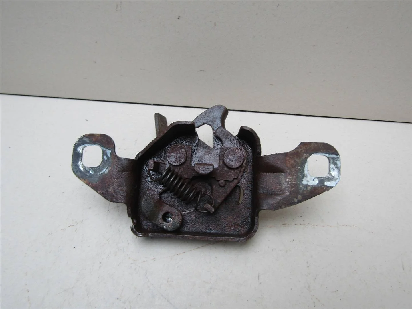 Замок капота Renault Logan 2005-2014  [6001547332]  1.4 K7J710 в Вологде