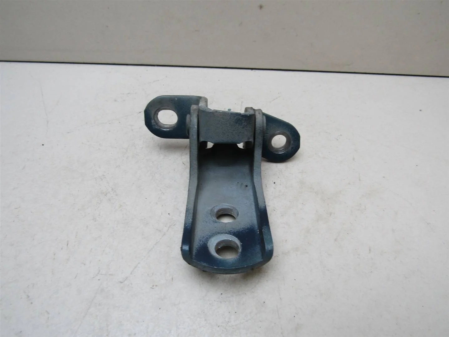 Петля двери передней левой верхняя Toyota Matrix 2001-2008  [6872002020]  1.8 16v 1ZZ-FE в Вологде