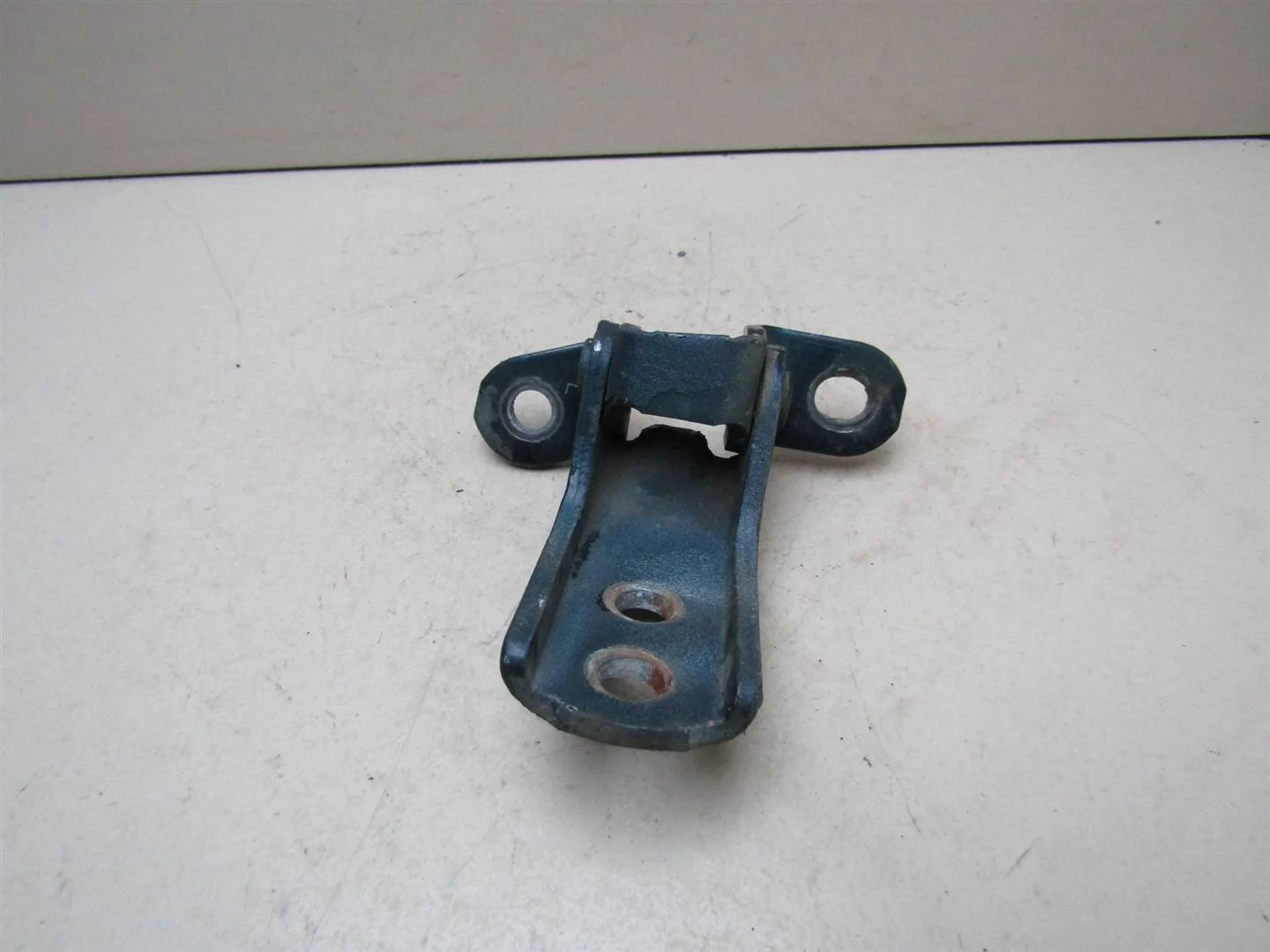 Петля двери передней правой верхняя Toyota Matrix 2001-2008  [6871002020]  1.8 16v 1ZZ-FE в Вологде