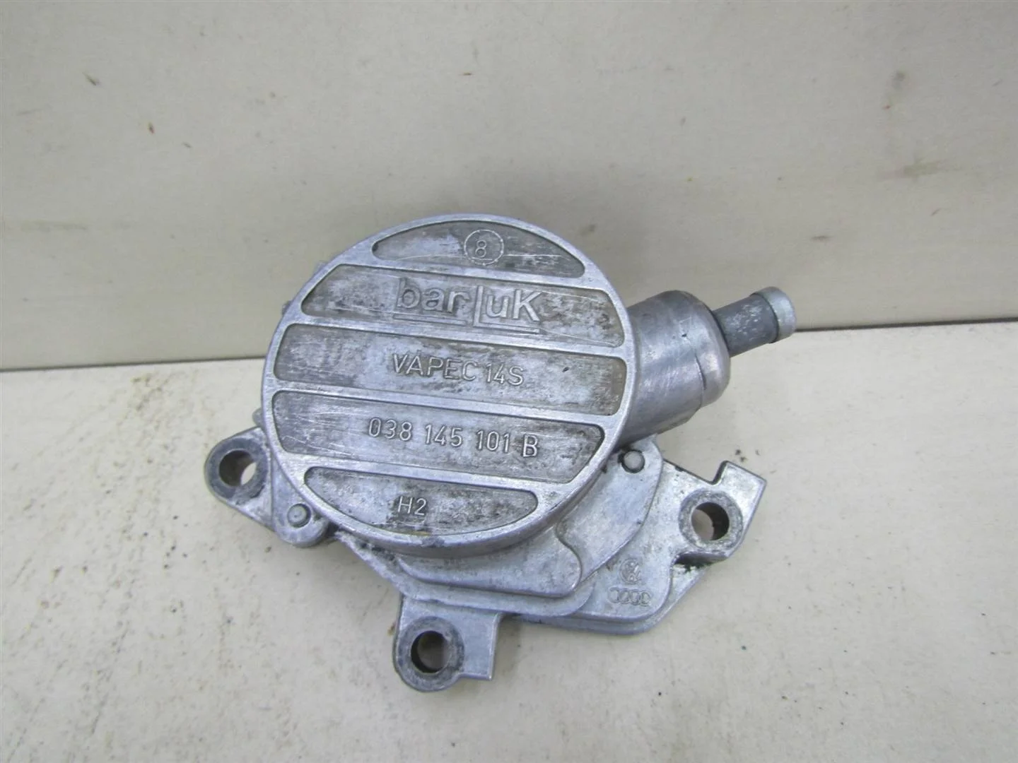 Насос вакуумный Skoda Octavia 1997-2000  [038145101B]  1.9 AGR в Вологде
