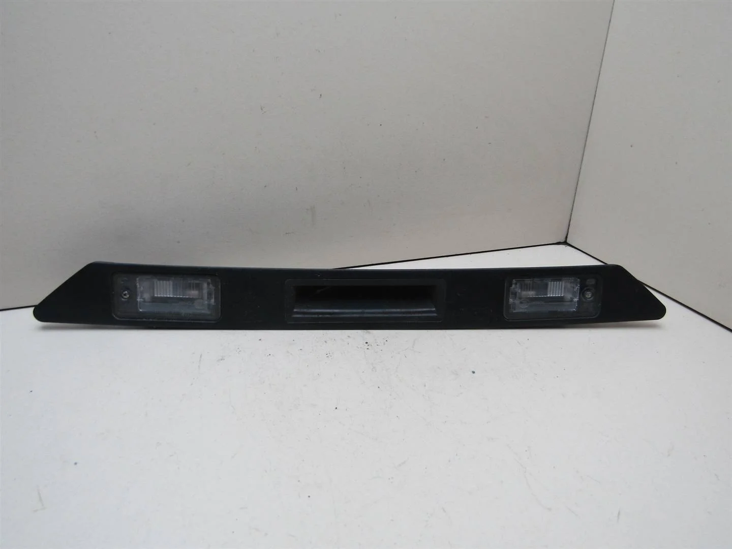 Накладка двери багажника Audi Q7 2005-2015  [8P48275743FZ]  в Вологде