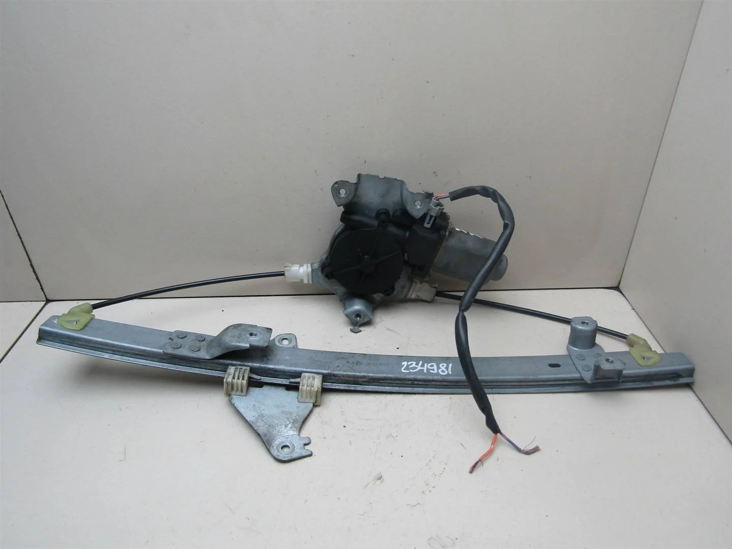 Стеклоподъемник электр. задний правый Nissan Primera P12E 2002-2007  [82700AV610]  1.8 16v QG18DE в Вологде