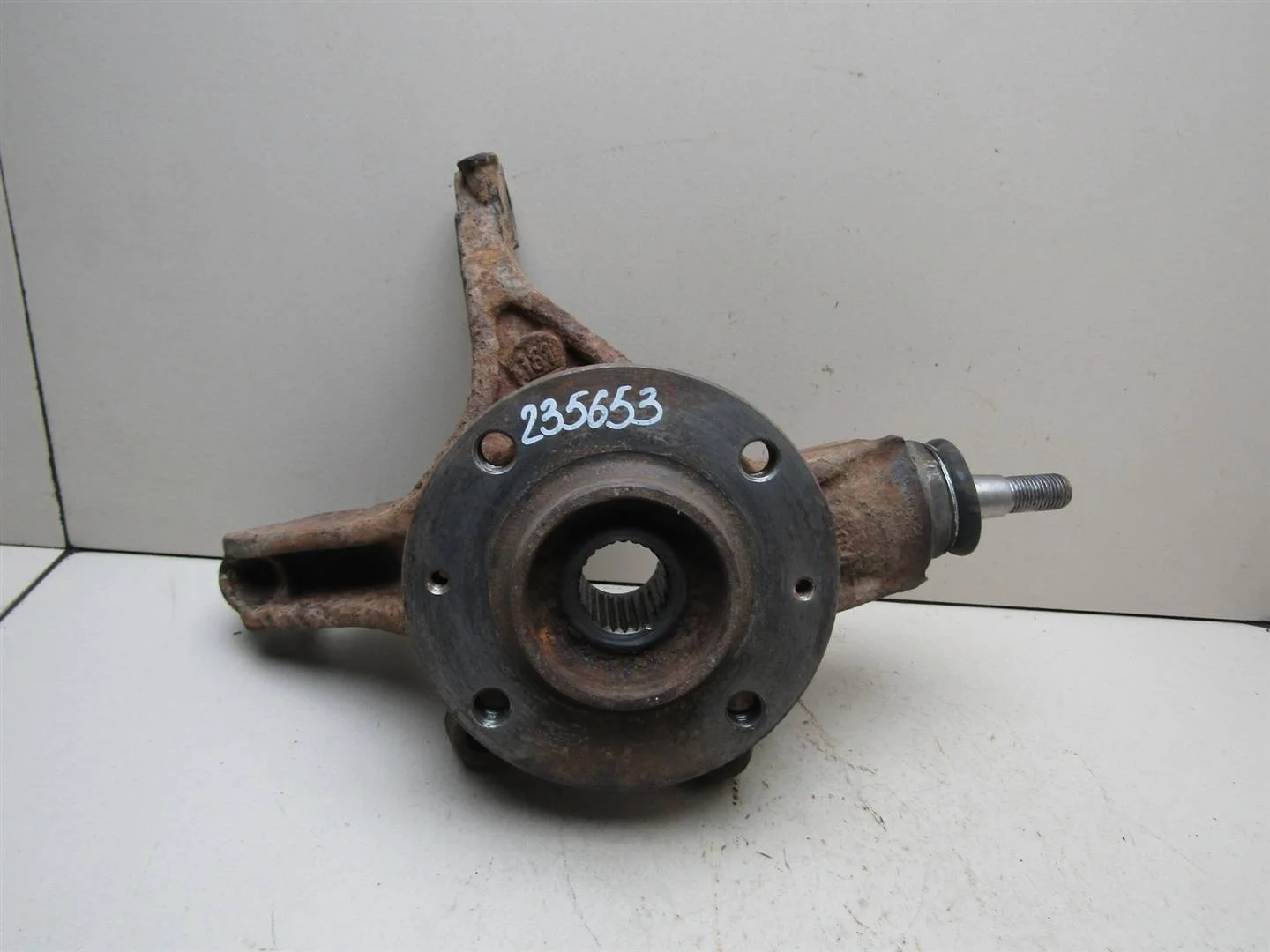 Кулак поворотный передний левый Citroen C4 2005-2011  [364696]  1.6 16v в Вологде