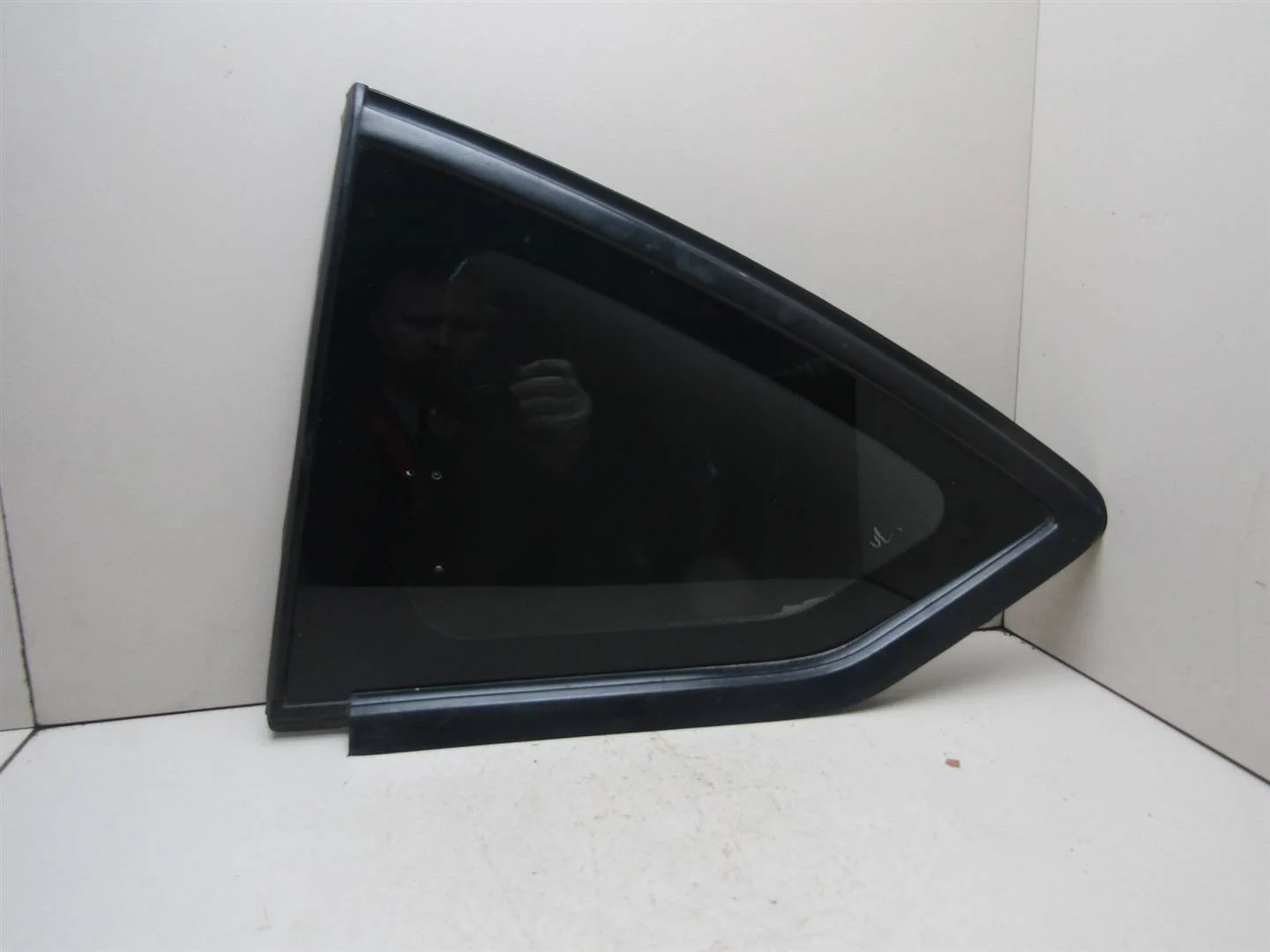 Стекло кузовное глухое левое Citroen C4 2005-2011  [8569FE]  1.6 16v в Вологде