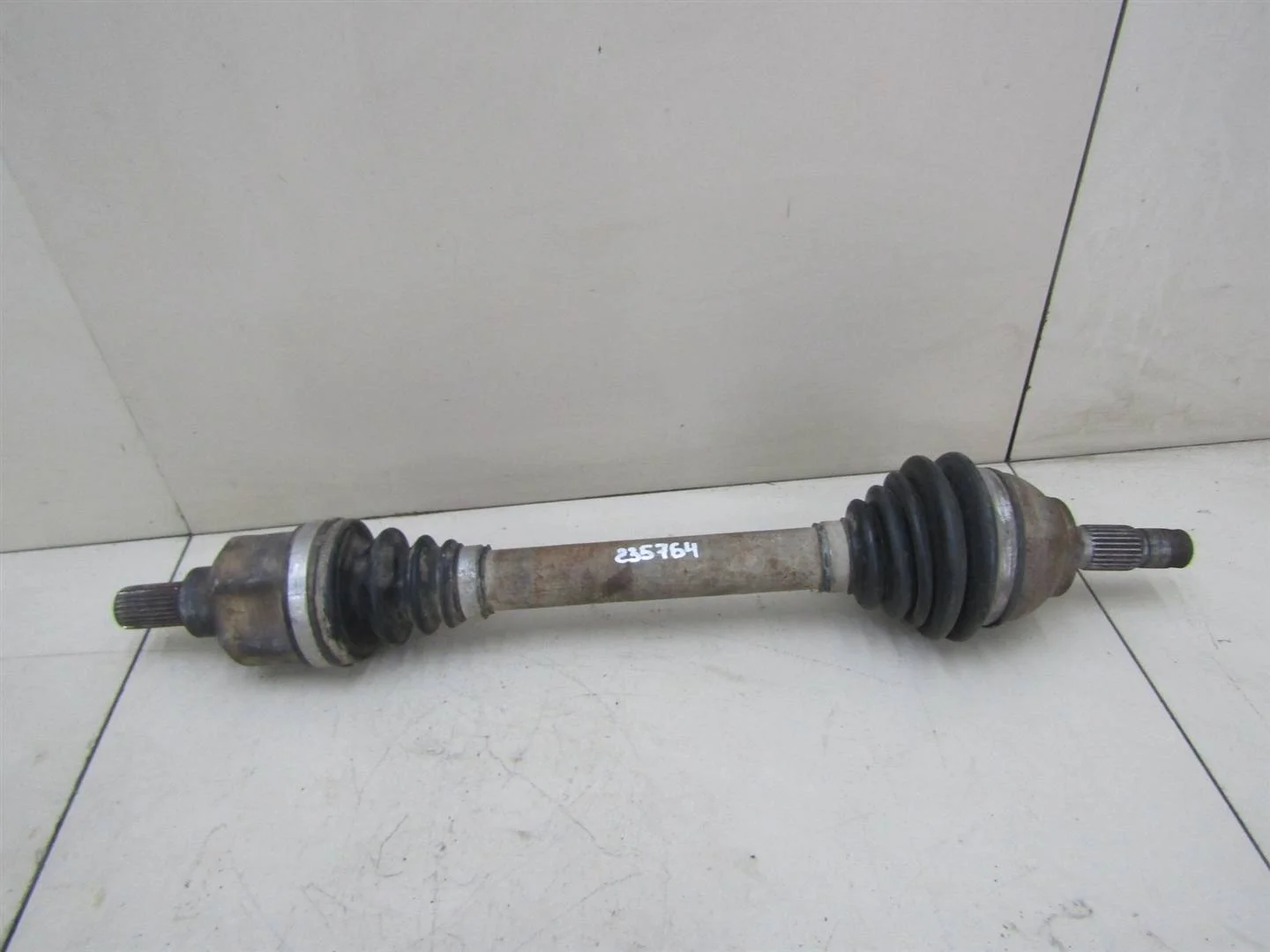 Полуось передняя левая Citroen C4 2005-2011  [3272LT]  1.6 16v в Вологде