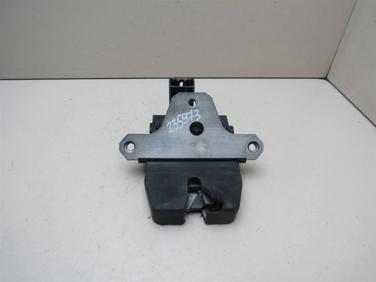 Замок багажника Ford Focus II 2005-2008  [1859161]  в Вологде