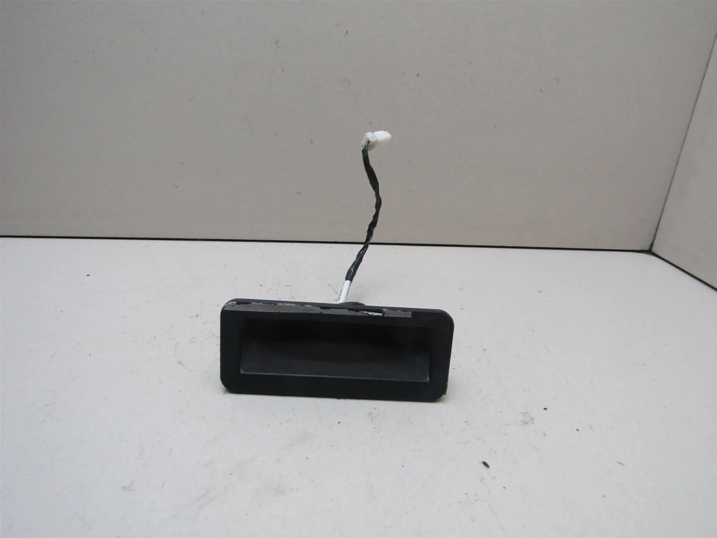 Кнопка открывания багажника Ford Focus II 2005-2008  [1748915]  в Вологде