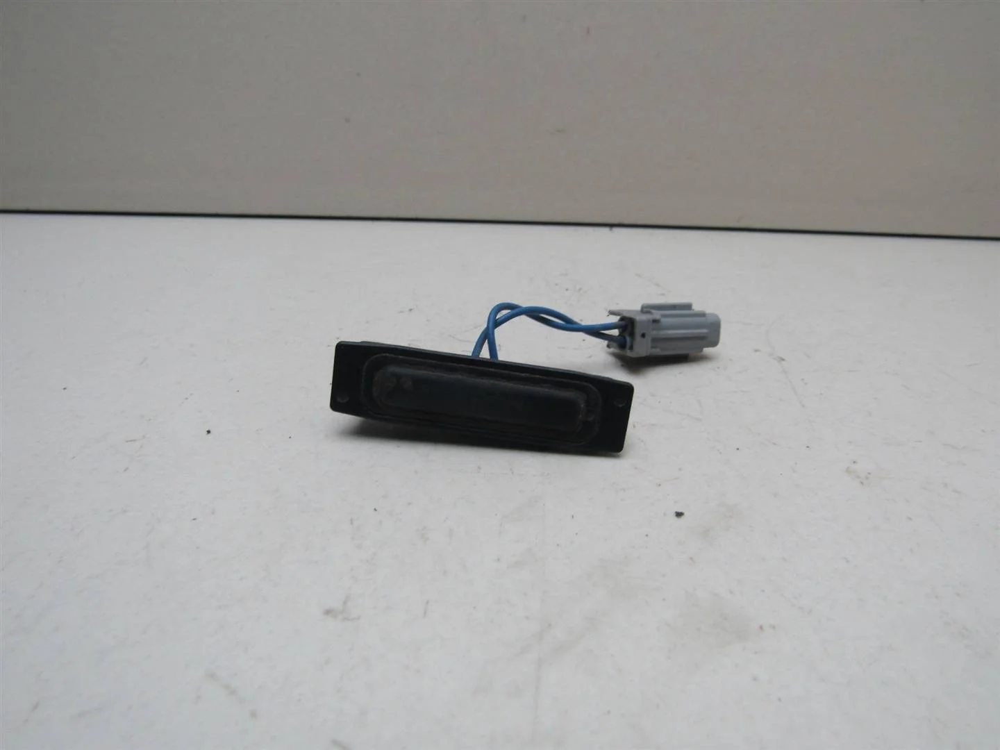 Кнопка открывания багажника Nissan Note (E11) 2006-2013  [253809U00A]  в Вологде