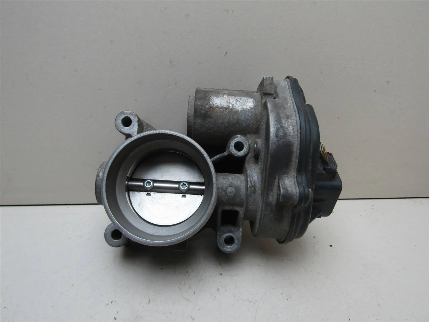 Заслонка дроссельная Ford Focus II 2008-2011  [1537636]  1.8 16V QQDB в Вологде
